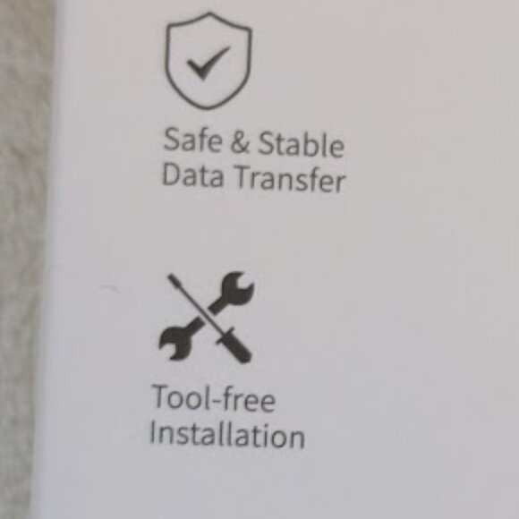 UGREEN 50743 HDD Case 2.5Inch SATA III Hard Drive - Picture 3 of 8